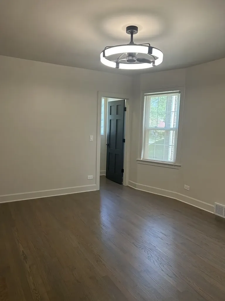 8405 South Indiana Avenue Chicago IL 60619