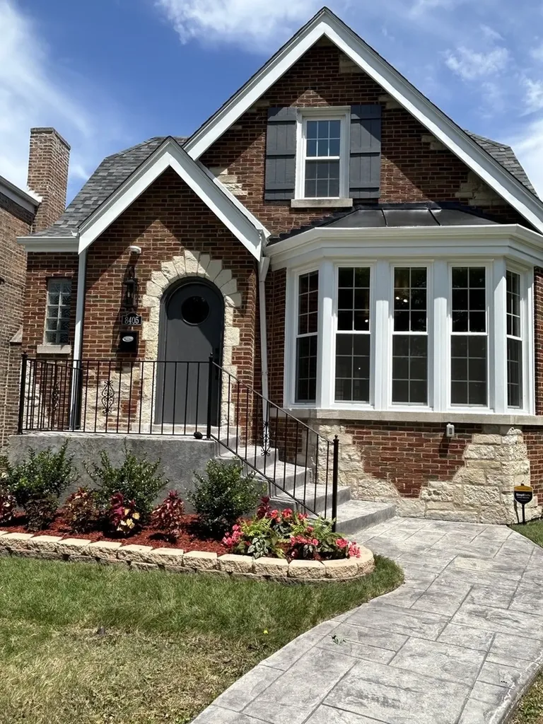 8405 South Indiana Avenue Chicago IL 60619
