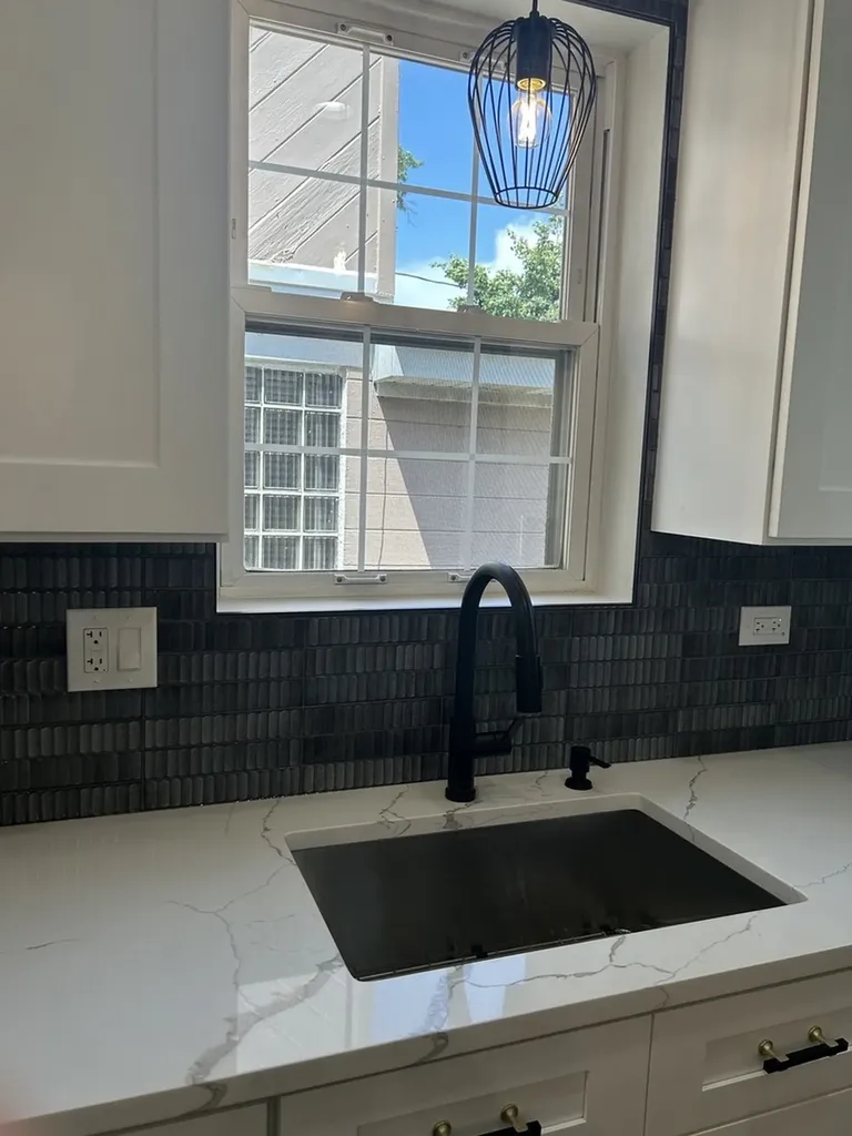 8405 South Indiana Avenue Chicago IL 60619