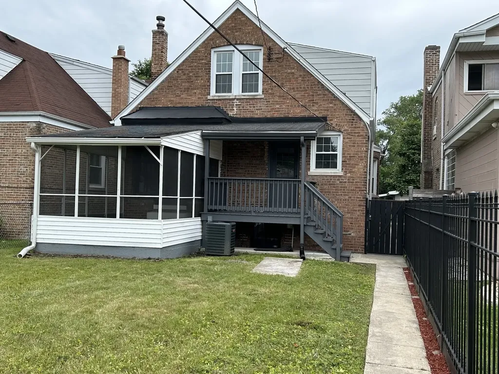 8405 South Indiana Avenue Chicago IL 60619