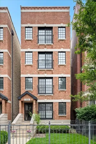 3723 North Wilton Avenue Chicago IL 60613