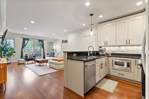 3723 North Wilton Avenue Chicago IL 60613