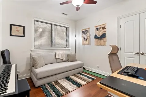 3723 North Wilton Avenue Chicago IL 60613