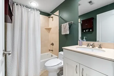 3723 North Wilton Avenue Chicago IL 60613