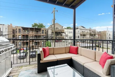 3723 North Wilton Avenue Chicago IL 60613