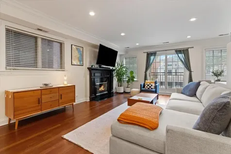 3723 North Wilton Avenue Chicago IL 60613