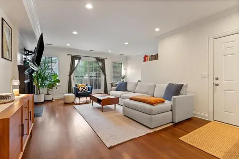 3723 North Wilton Avenue Chicago IL 60613