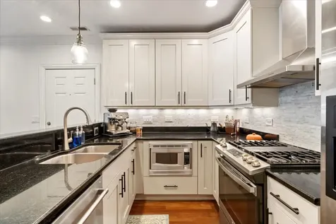 3723 North Wilton Avenue Chicago IL 60613