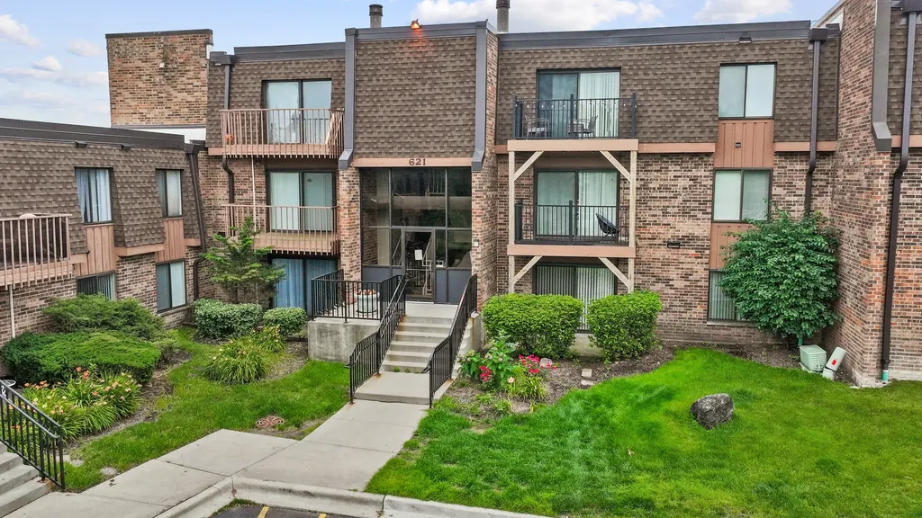 621 Tralee Court Schaumburg IL 60193