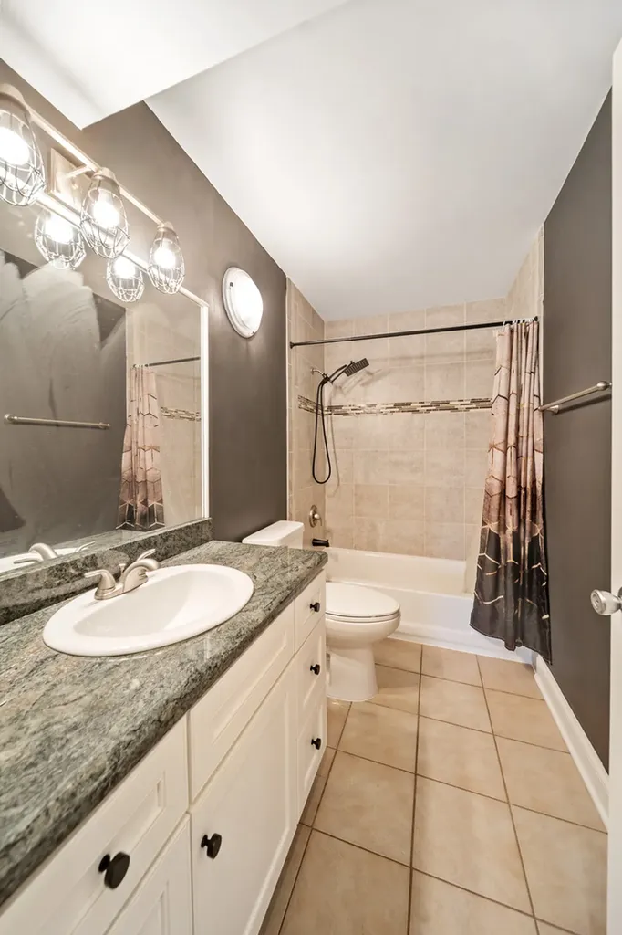 621 Tralee Court Schaumburg IL 60193