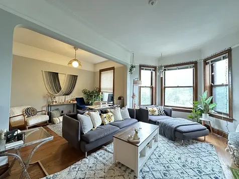3242 North Racine Avenue Chicago IL 60657