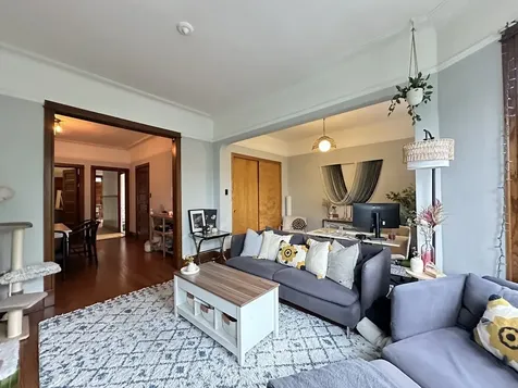3242 North Racine Avenue Chicago IL 60657