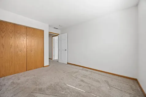 262 Springbrook Trail S Oswego IL 60543