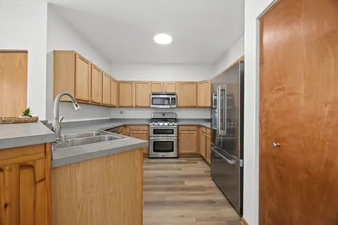 262 Springbrook Trail S Oswego IL 60543