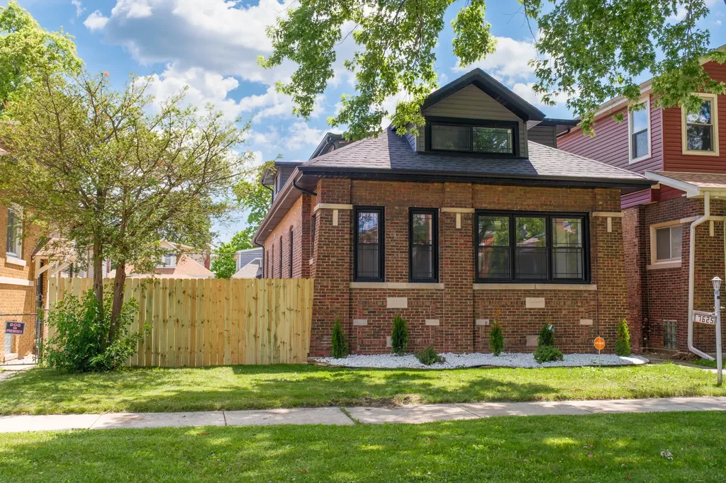 7625 South Clyde Avenue Chicago IL 60649