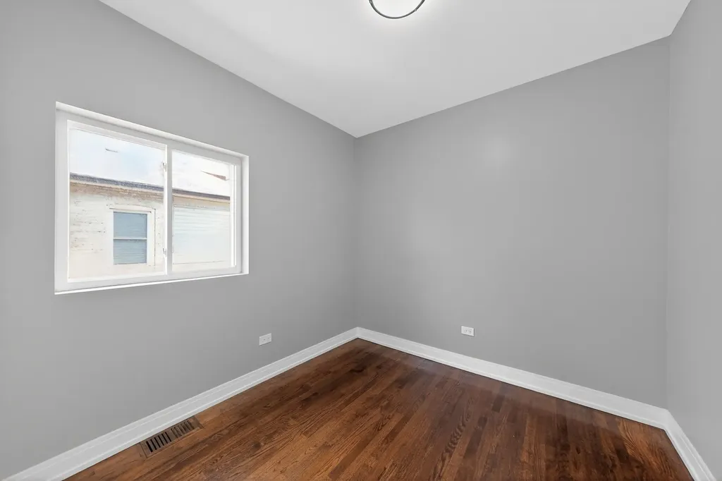 7625 South Clyde Avenue Chicago IL 60649
