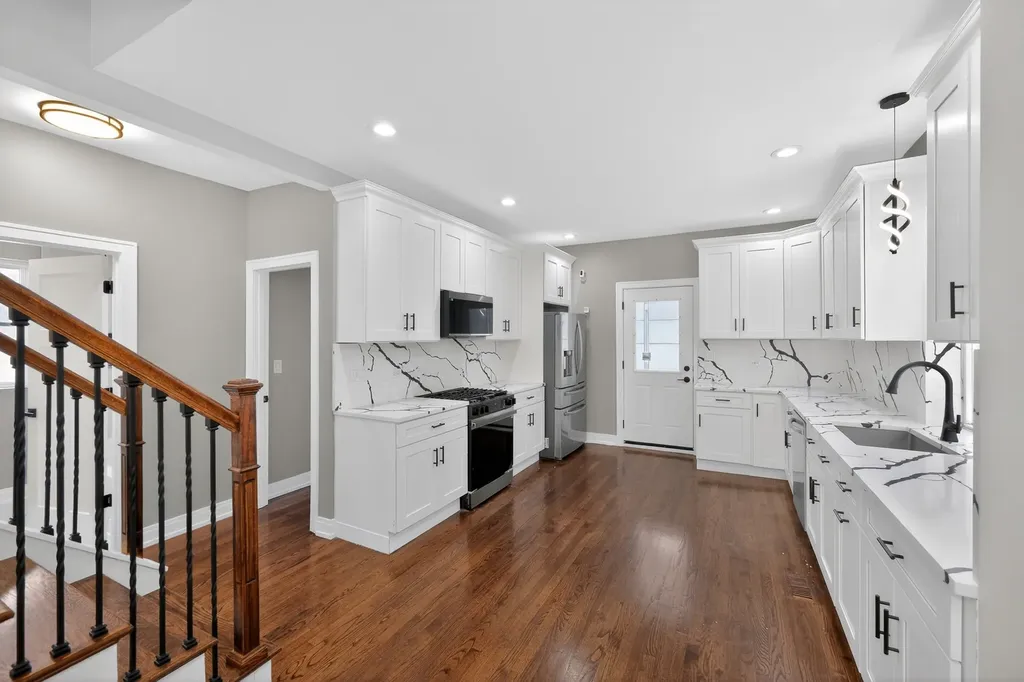7625 South Clyde Avenue Chicago IL 60649