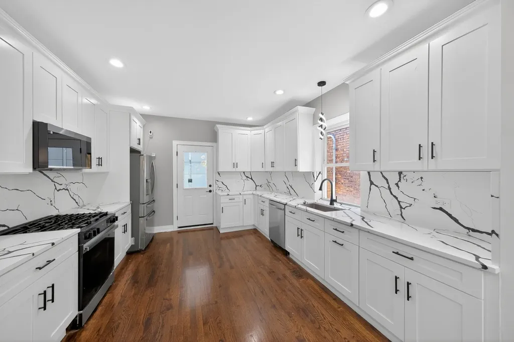 7625 South Clyde Avenue Chicago IL 60649