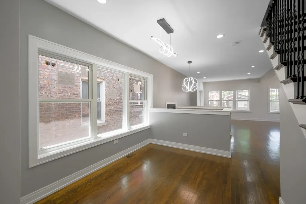 7625 South Clyde Avenue Chicago IL 60649