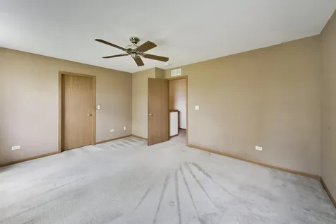 931 East Savannah Drive Romeoville IL 60446
