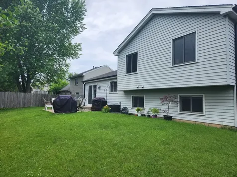 827 Boxwood Drive Crystal Lake IL 60014