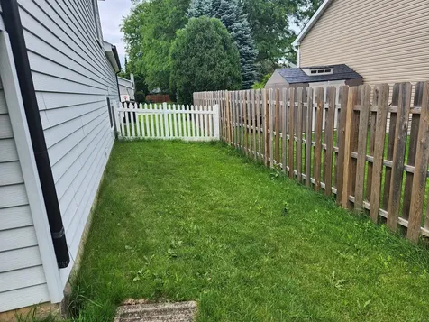 827 Boxwood Drive Crystal Lake IL 60014