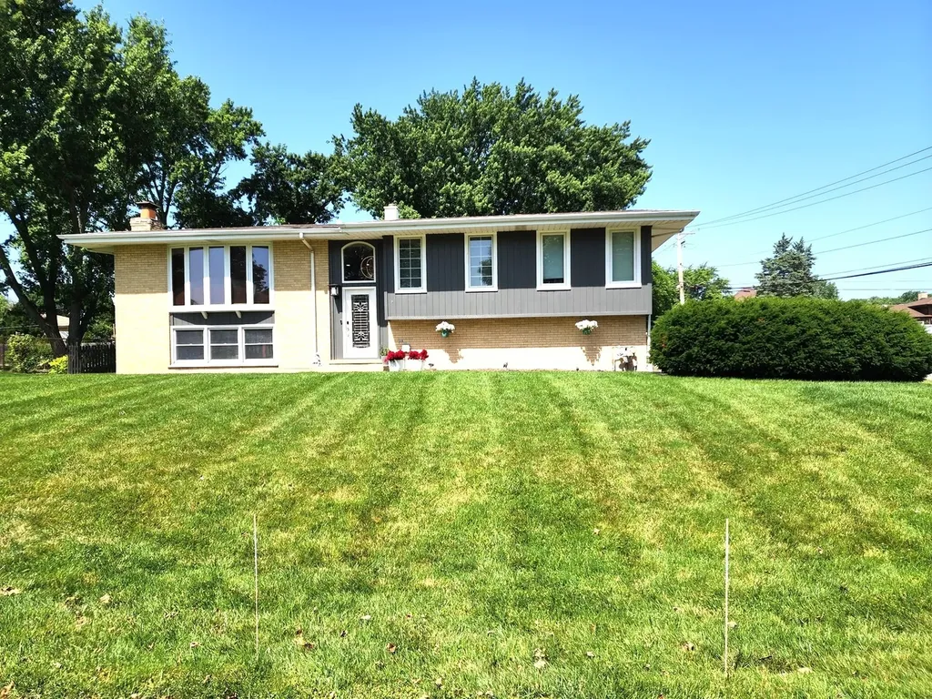 560 Lincoln Street Roselle IL 60172