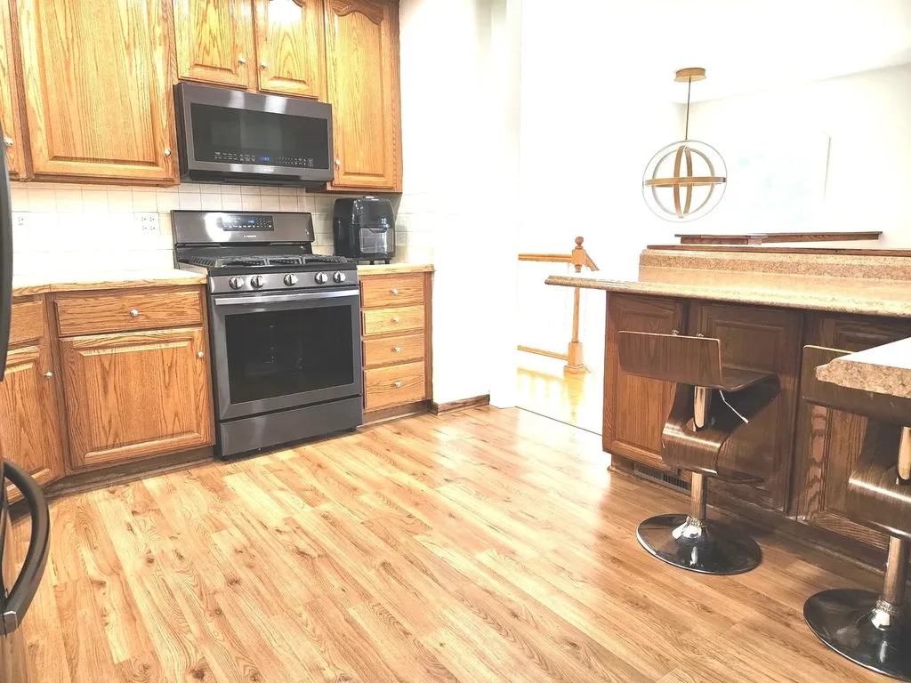 560 Lincoln Street Roselle IL 60172