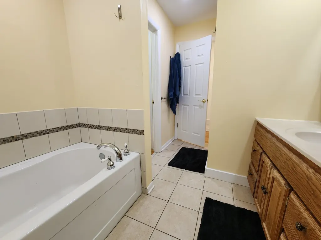 560 Lincoln Street Roselle IL 60172