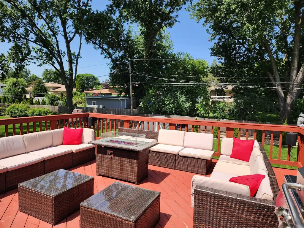 560 Lincoln Street Roselle IL 60172