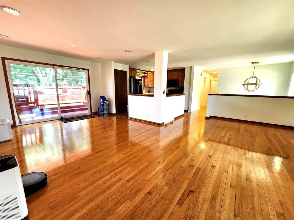 560 Lincoln Street Roselle IL 60172