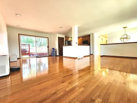 560 Lincoln Street Roselle IL 60172
