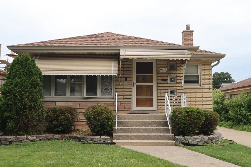 9647 South Sacramento Avenue Evergreen Park IL 60805