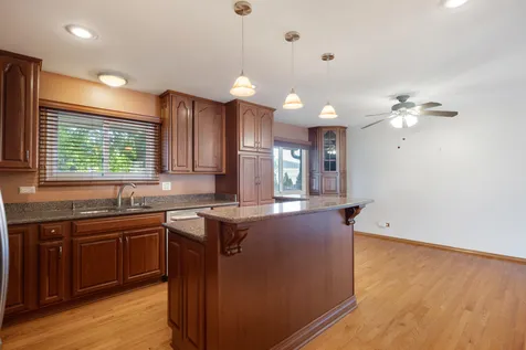 1477 William Clifford Lane Elk Grove Village IL 60007