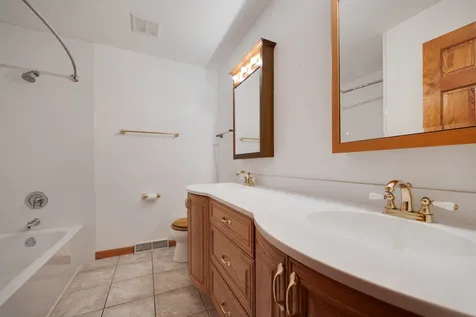 1477 William Clifford Lane Elk Grove Village IL 60007