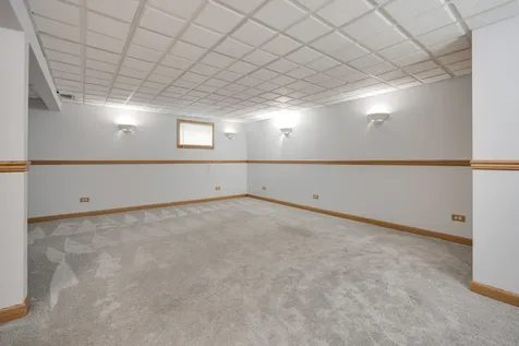 1477 William Clifford Lane Elk Grove Village IL 60007