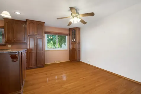 1477 William Clifford Lane Elk Grove Village IL 60007
