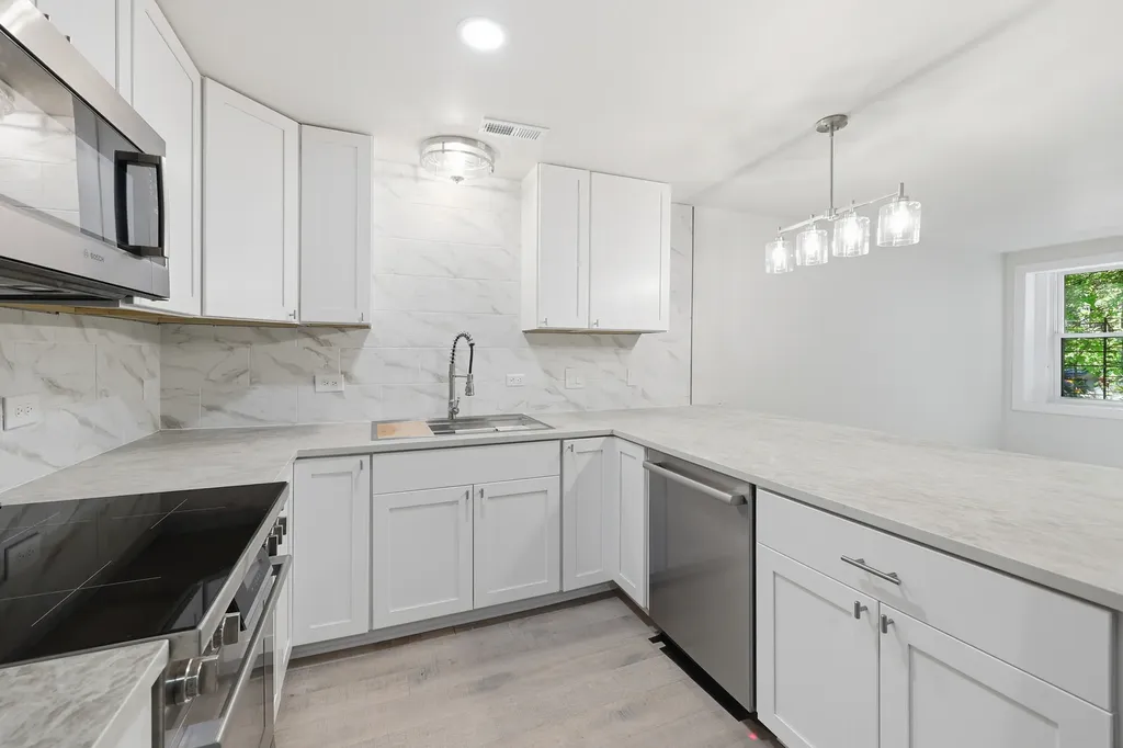 6335 North Magnolia Avenue Chicago IL 60660
