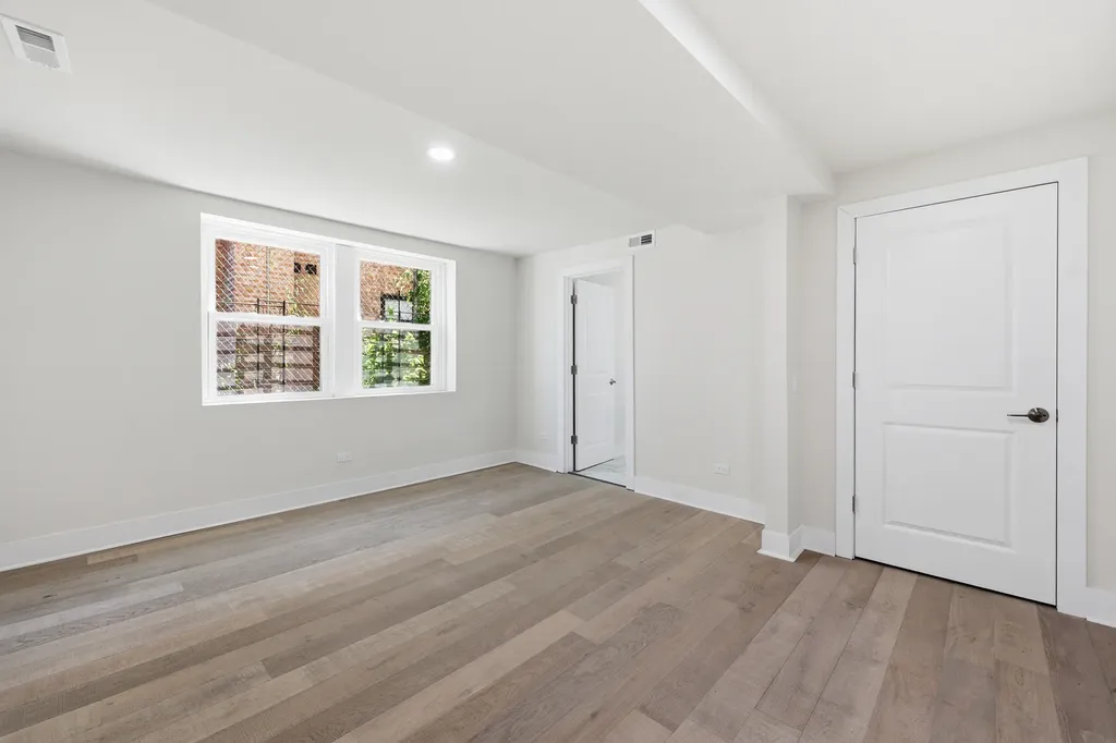 6335 North Magnolia Avenue Chicago IL 60660