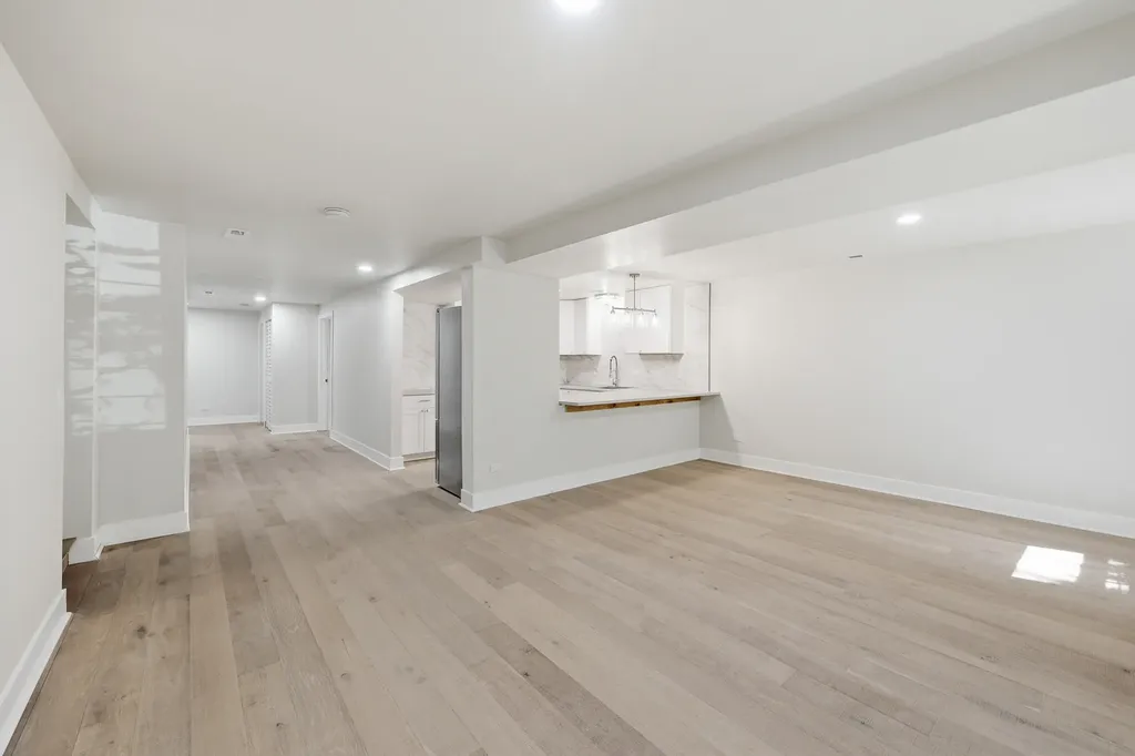 6335 North Magnolia Avenue Chicago IL 60660