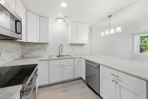6335 North Magnolia Avenue Chicago IL 60660