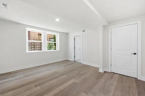 6335 North Magnolia Avenue Chicago IL 60660