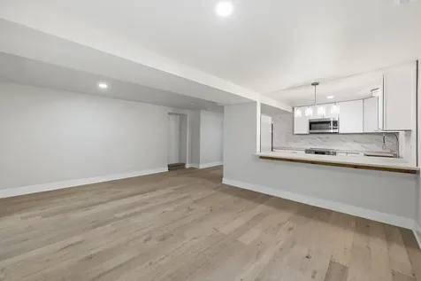 6335 North Magnolia Avenue Chicago IL 60660