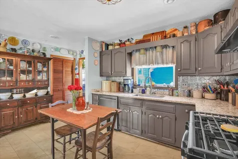906 East Daggy Street Tuscola IL 61953