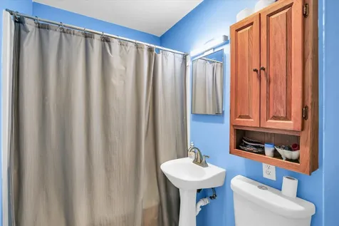 906 East Daggy Street Tuscola IL 61953