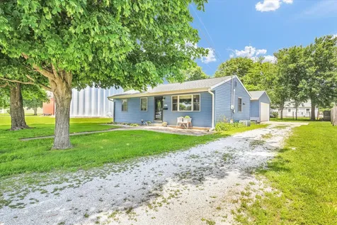 906 East Daggy Street Tuscola IL 61953