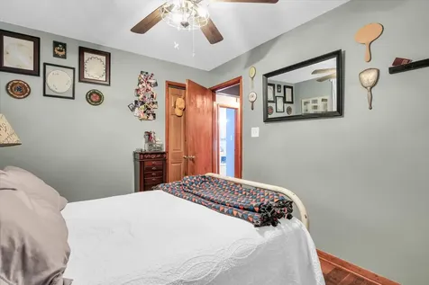 906 East Daggy Street Tuscola IL 61953