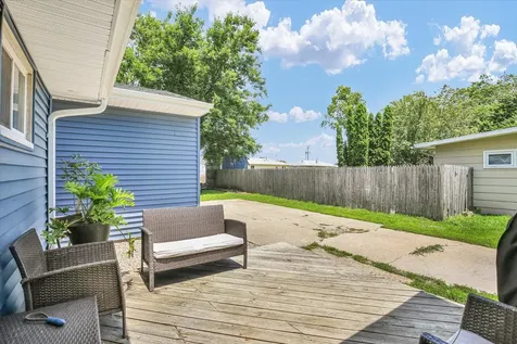 906 East Daggy Street Tuscola IL 61953