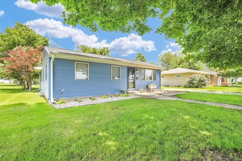 906 East Daggy Street Tuscola IL 61953