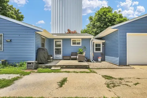 906 East Daggy Street Tuscola IL 61953